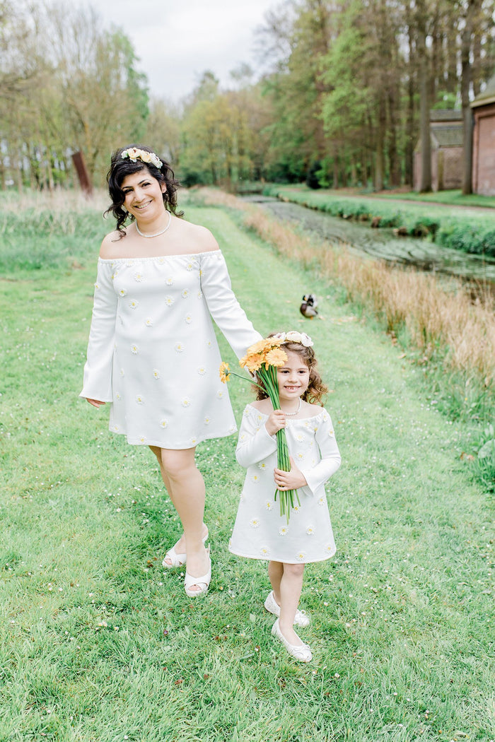 Twinning jurken moeder dochter mini me kleding- matching dresses by Just Like Mommy 'z - daisies